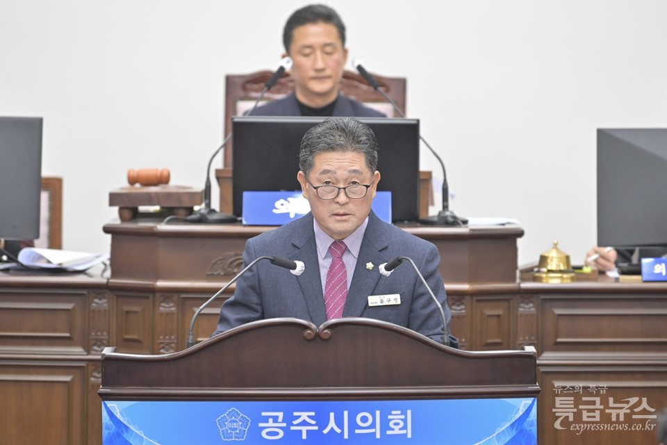 윤구병 의장이 8일 KTX세종역 신설에 대해 반대입장을 밝히고 있다.