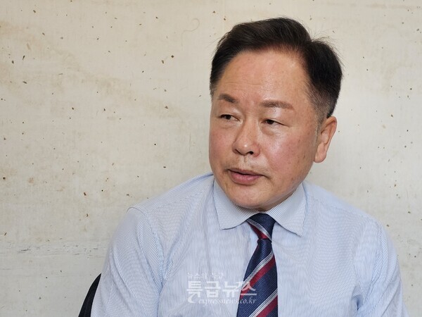 공주대 임경호 총장이 충남대와 대등한 통합을 추진해 국내 최대 대학을 만들어 내겠다는 의지를 밝히고 있다.